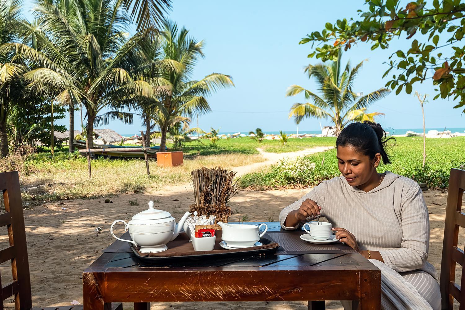 Beverly Beach Negombo Buitenkant foto